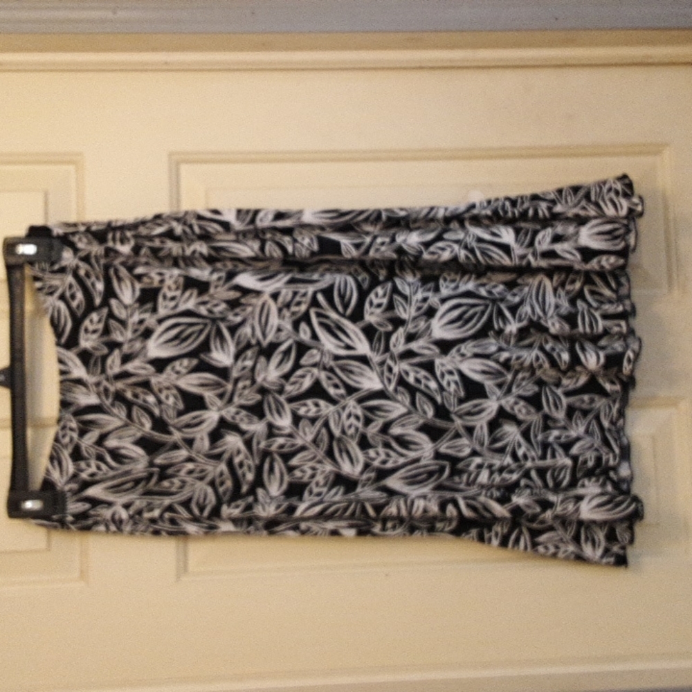 Size small Molly and Maxx Skirt. Black and white floral print.